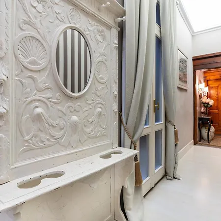 Historic Borgo Ognissanti, 8 Apartamento Florença